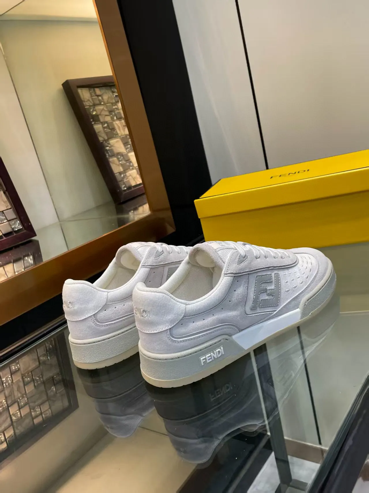 Factory price: 600💰Top version for couples Fendi 2025 New Year Hot Series [Couples👫Casual Sports Shoes] FD match Original Purchased One to One Reproduction The first sports shoe fendi match created by designer Kim Jones and Donkey Brand Trainer basketball sneakers, fresh blood injected with FF retro design Super good-looking and versatile, the upper is made of cowhide and cowhide splicing combination, with raised double F on the side The logo lining is made of terry velvet ✔️ Super soft on the feet, lightweight, comfortable to match with sweatshirts, Fabric: Cowhide ➕ Cow color matching, Outsole: Original open mold multi-color color matching sole, Packaging: Original full set of packaging, Size: Women's 35-40 / Men's 38-44, customized 45